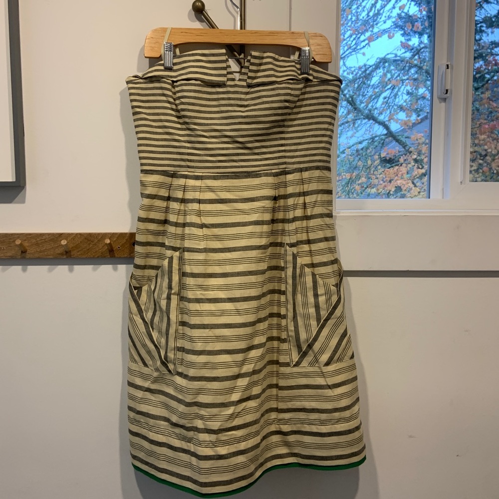 Strapless dress with pockets.